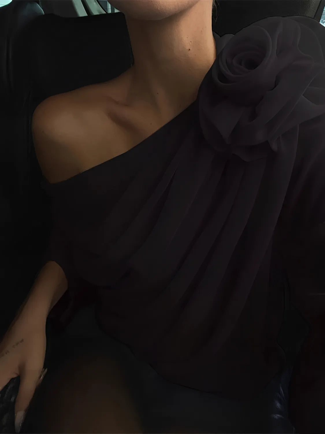 Blusa Feminina Manga Longa com Flor em Chiffon Modern Ella